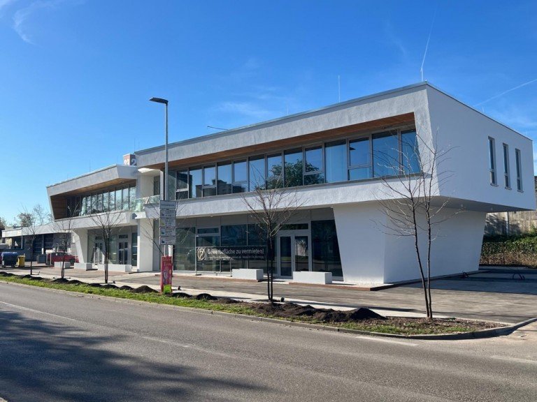 Ansicht Strasse rchts Weinstadt-Endersbach B�rofl�che Gewerbe Neubau Objekt in Weinstadt-Endersbach. Gro�z�gige B�rofl�che im OG mit Stellpl�tze.