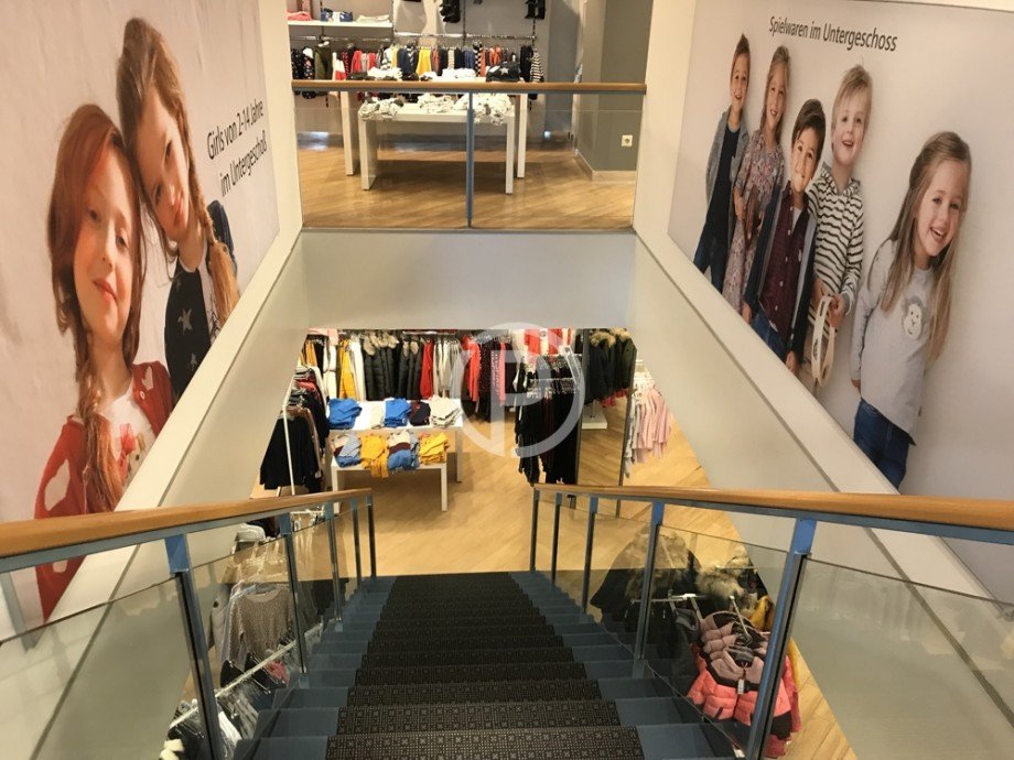 Treppe ins Untergeschoss Einzelhandelsladen Fellbach