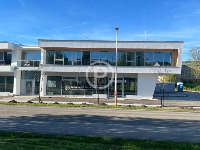 Ansicht Strasse rechts S�d Weinstadt-Endersbach Einzelhandelsladen Gro�z�gige Neubau Ladenfl�che / Showroom in Weinstadt mit guter Verkehrsanbindung