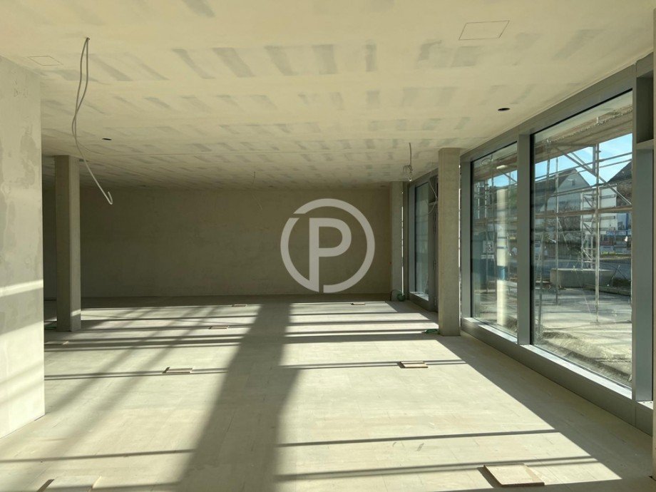 Einheit 3 Ost-Ansicht Schaufenster B�ro / Praxis Weinstadt-Endersbach