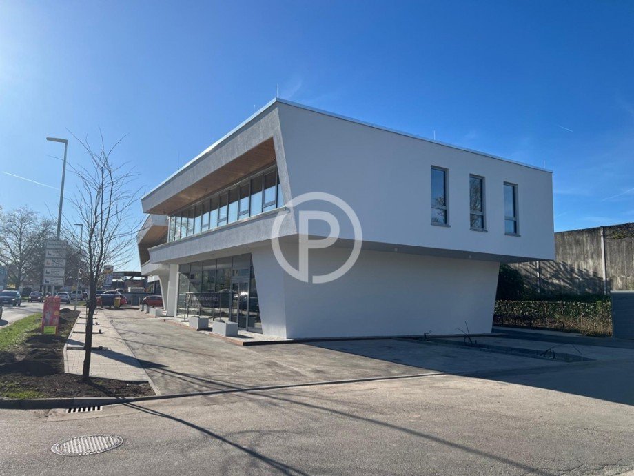 Ansicht Ost Parkpl�tze Einzelhandelsladen Weinstadt-Endersbach
