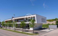 Hauptbild Gro�z�gige Neubau Ladenfl�che / Showroom in Weinstadt mit guter Verkehrsanbindung
