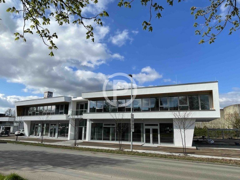 Strassenansicht Weinstadt-Endersbach Einzelhandel Vertriebsstandort vor den Toren Stuttgarts: Attraktive B�ros und ansprechende Pr�senationsfl�chen