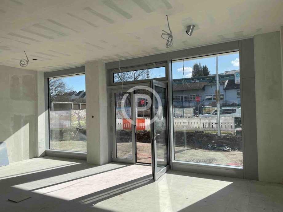 Einheit L1 im Erdgeschoss Schaufensterfront Einzelhandelsladen Weinstadt-Endersbach