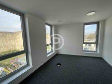OG rechts B�ro B2 hinten Vertriebsstandort vor den Toren Stuttgarts: Attraktive B�ros und ansprechende Pr�senationsfl�chen